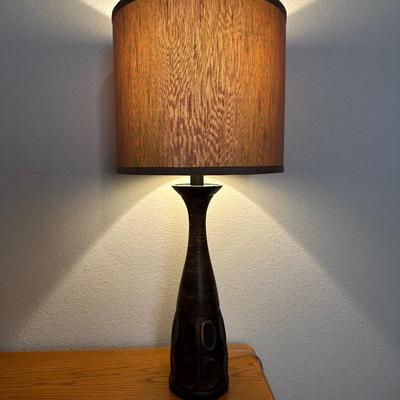 THOMASVILLE NIGHT STAND AND LAMP