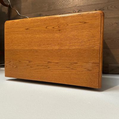 THOMASVILLE NIGHT STAND AND LAMP