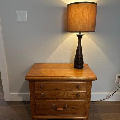 THOMASVILLE NIGHT STAND AND LAMP