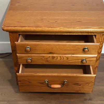 THOMASVILLE NIGHT STAND AND LAMP