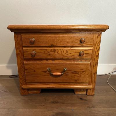 THOMASVILLE NIGHT STAND AND LAMP