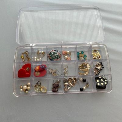 VARIETY OF PIERCED EARRINGS