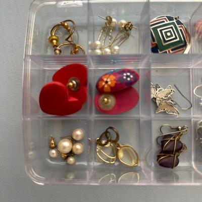 VARIETY OF PIERCED EARRINGS