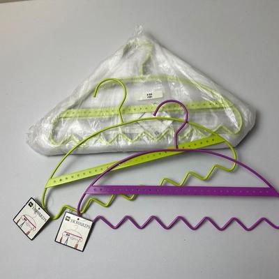 Pack of 10 Jewelry Hangers New!