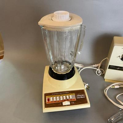 K874 Vintage Oster & Norelco Kitchen Appliance Bundle