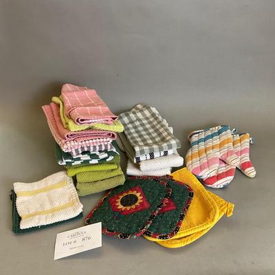 K876 Lot of Dishtowels and Oven Mits
