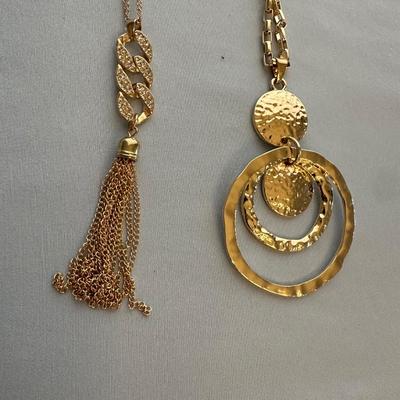 VARIETY OF COSTUME JEWELRY NECKLACES