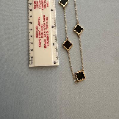 VARIETY OF COSTUME JEWELRY NECKLACES