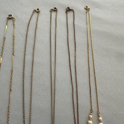 CHAIN NECKLACES WITH PENDANTS