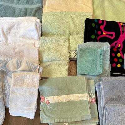 TOWELS AND WASHCLOTHS