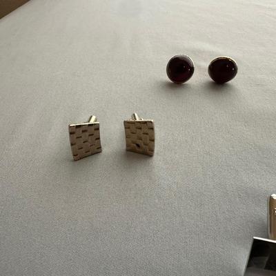 CUFFLINKS