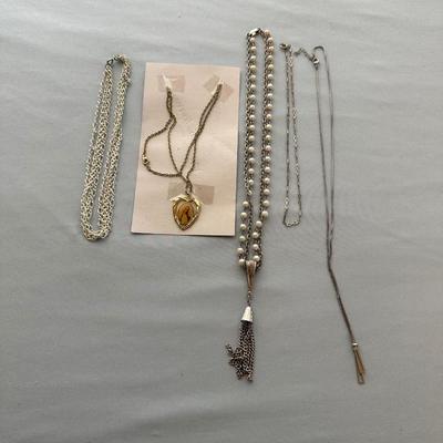 5 COSTUME JEWELRY NECKLACES
