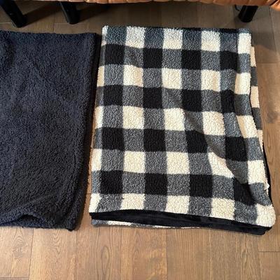 WARM BED THROWS