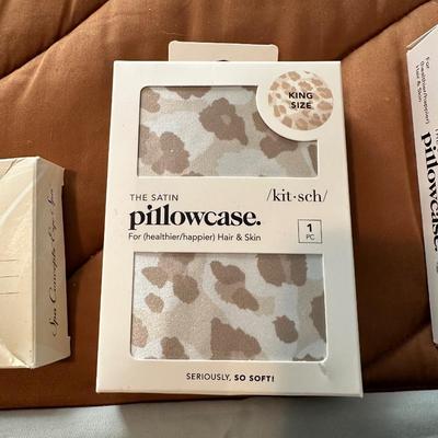 BED LINENS, SHEETS AND PILLOW CASES