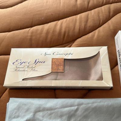BED LINENS, SHEETS AND PILLOW CASES
