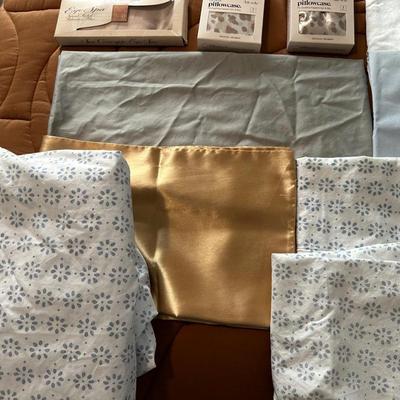 BED LINENS, SHEETS AND PILLOW CASES
