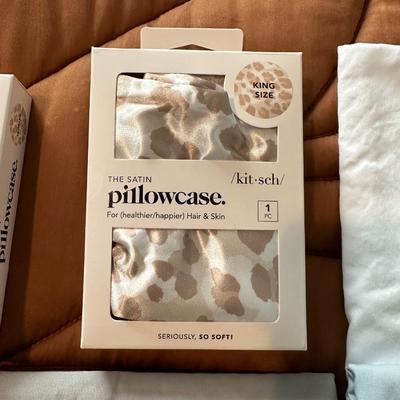 BED LINENS, SHEETS AND PILLOW CASES