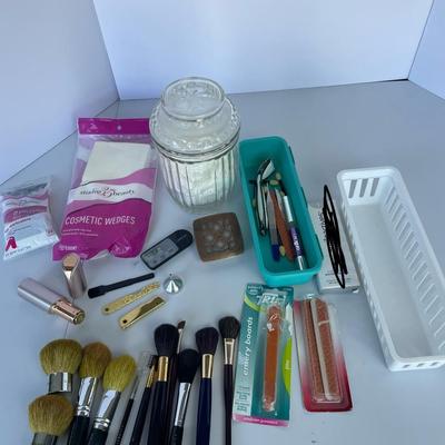 Beauty Bags and Brushes and more Lot