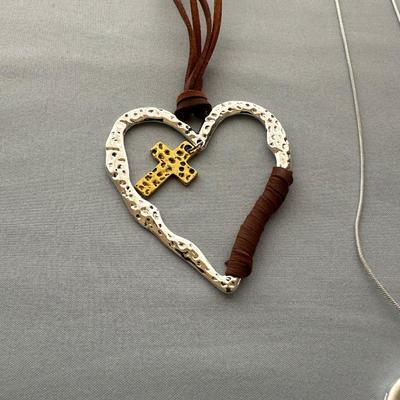 4 COSTUME JEWELRY NECKLACES