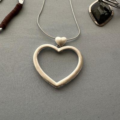 4 COSTUME JEWELRY NECKLACES