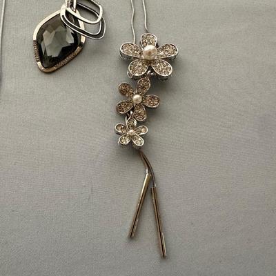 4 COSTUME JEWELRY NECKLACES