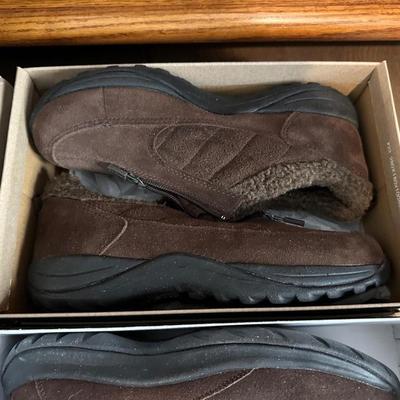 SIZE 8 LADIES SHOES