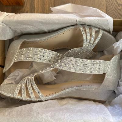 SIZE 8 LADIES HEELS