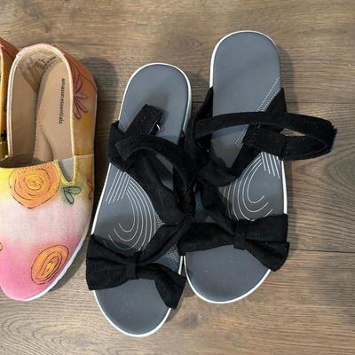SIZE 8 LADIES SANDLES