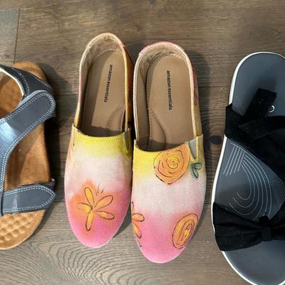 SIZE 8 LADIES SANDLES
