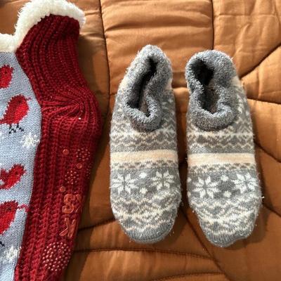 FLEECE SLIPPERS