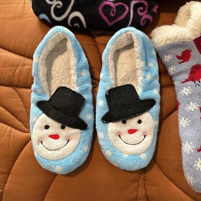 FLEECE SLIPPERS