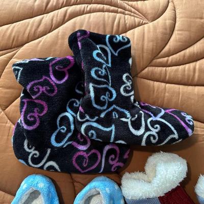 FLEECE SLIPPERS