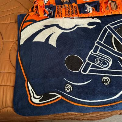 BRONCO THROWS AND PINS