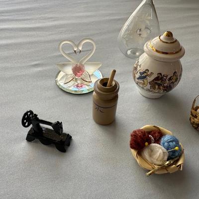 LOT OF SMALL NICK NACKS