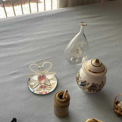 LOT OF SMALL NICK NACKS