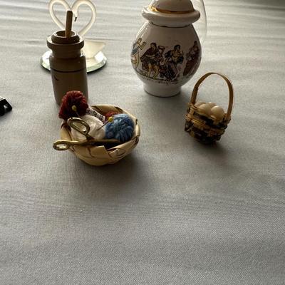 LOT OF SMALL NICK NACKS