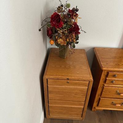 OAK 2-DRAWER FILE CABINET WITH ARRANGEMENT