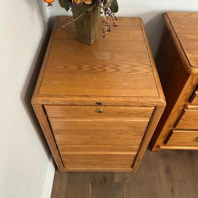 OAK 2-DRAWER FILE CABINET WITH ARRANGEMENT