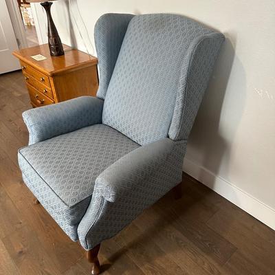 COMFY LA-Z-BOY WING BACK CHAIR. IT RECLINES!