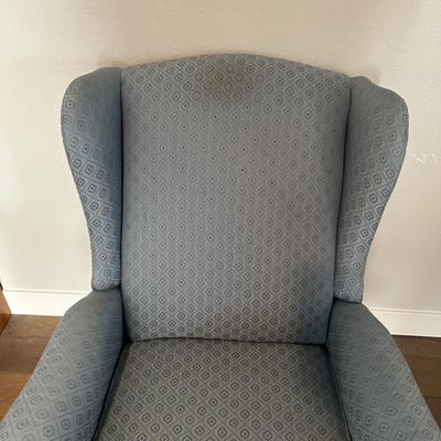 COMFY LA-Z-BOY WING BACK CHAIR. IT RECLINES!