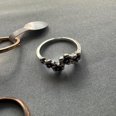 RINGS, SIZE 7