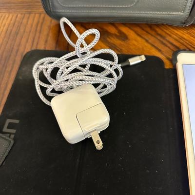 APPLE iPAD WITH CHARGER AND CASE