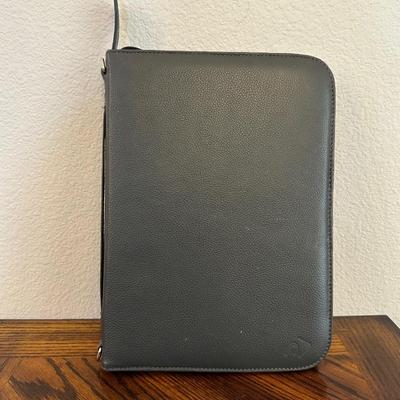 APPLE iPAD WITH CHARGER AND CASE