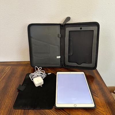 APPLE iPAD WITH CHARGER AND CASE