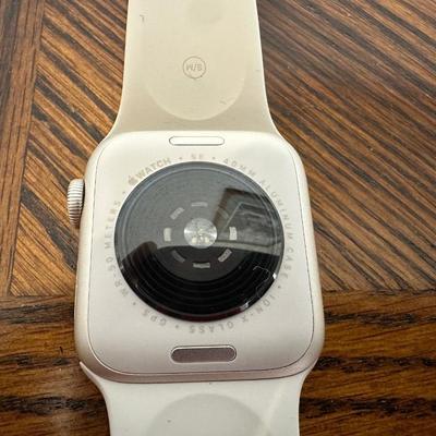 LADIES APPLE WATCH WITH EXTRA BANDS
