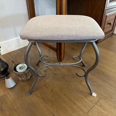 VANITY STOOL AND CANDLES