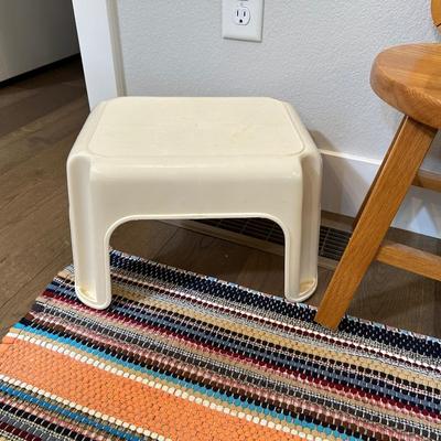 STEP STOOL, WOOD STOOL, DIGITAL CLOCK AND THROW RUG