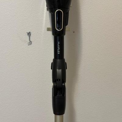 DUO CLEAN CORDLESS VACUUM AND SWIFFER TYPE MOP WITH EXTRAS