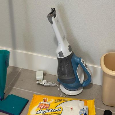 DUO CLEAN CORDLESS VACUUM AND SWIFFER TYPE MOP WITH EXTRAS