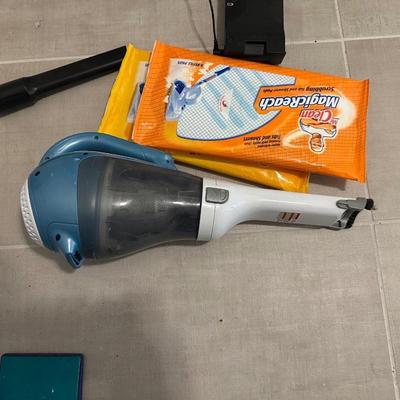 DUO CLEAN CORDLESS VACUUM AND SWIFFER TYPE MOP WITH EXTRAS